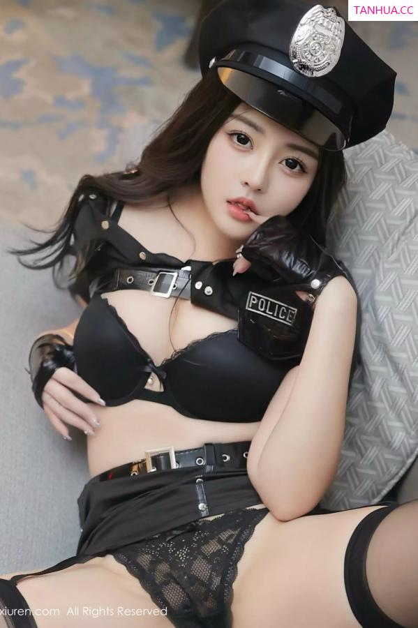希雅  [XiuRen]高清写真图 2025.04.01 No.10098 希雅sia 制服诱惑第40张图片